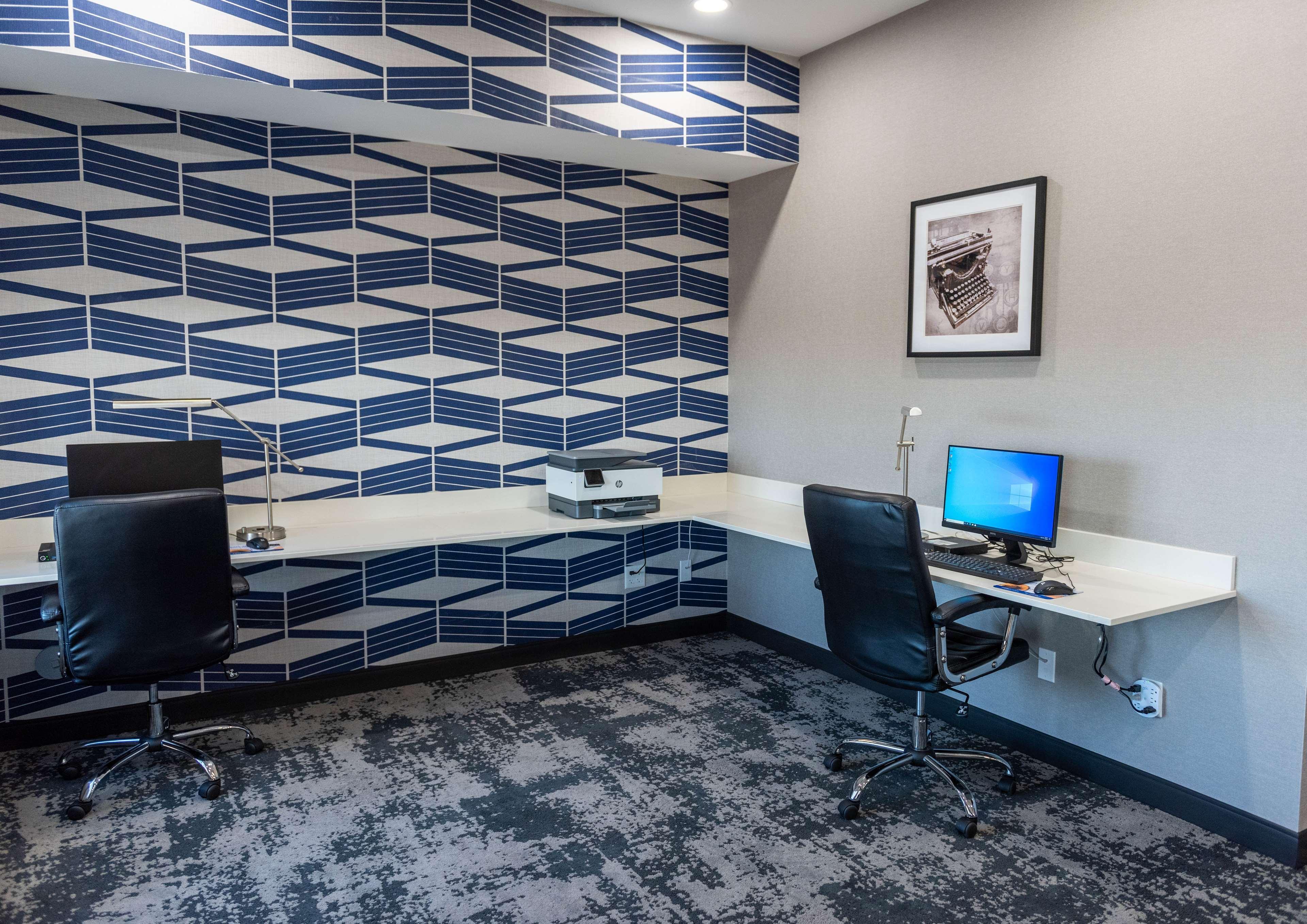 Best Western Premier Executive Residency メディシンハット エクステリア 写真