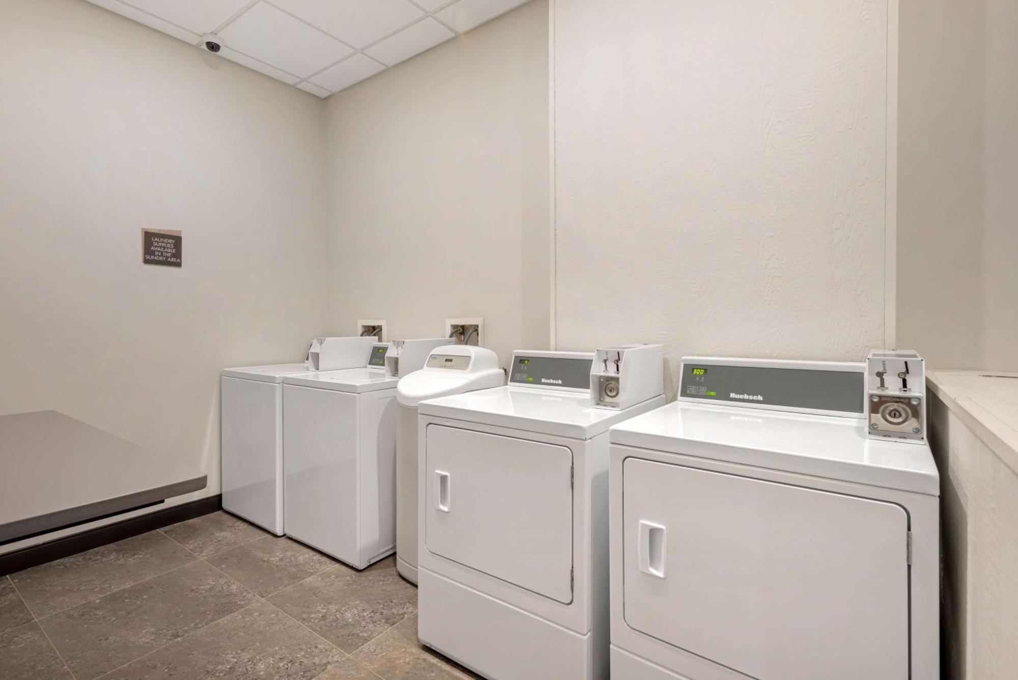 Best Western Premier Executive Residency メディシンハット エクステリア 写真