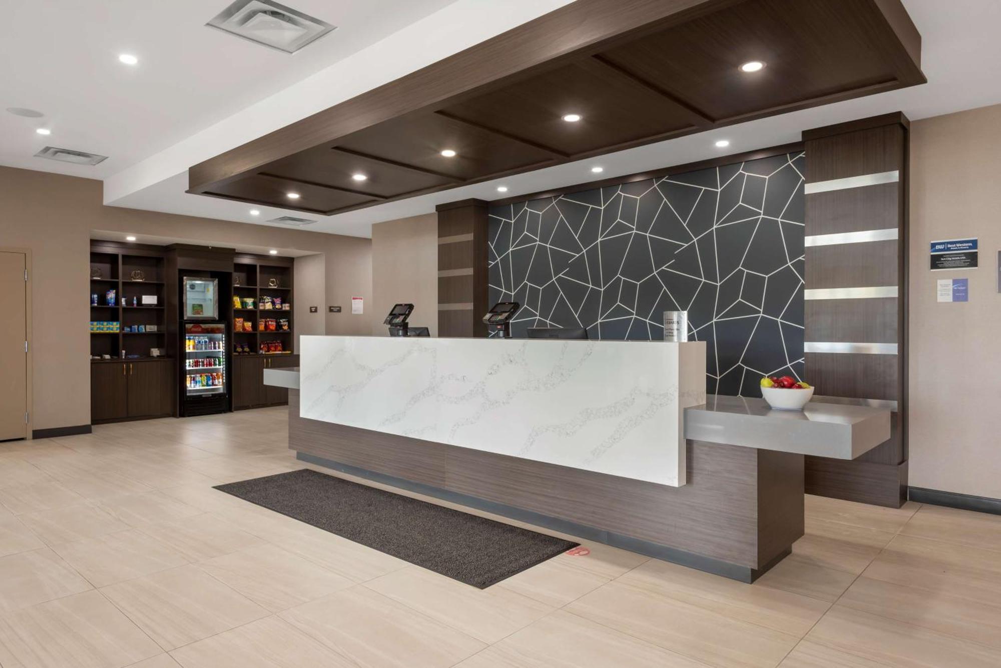 Best Western Premier Executive Residency メディシンハット エクステリア 写真