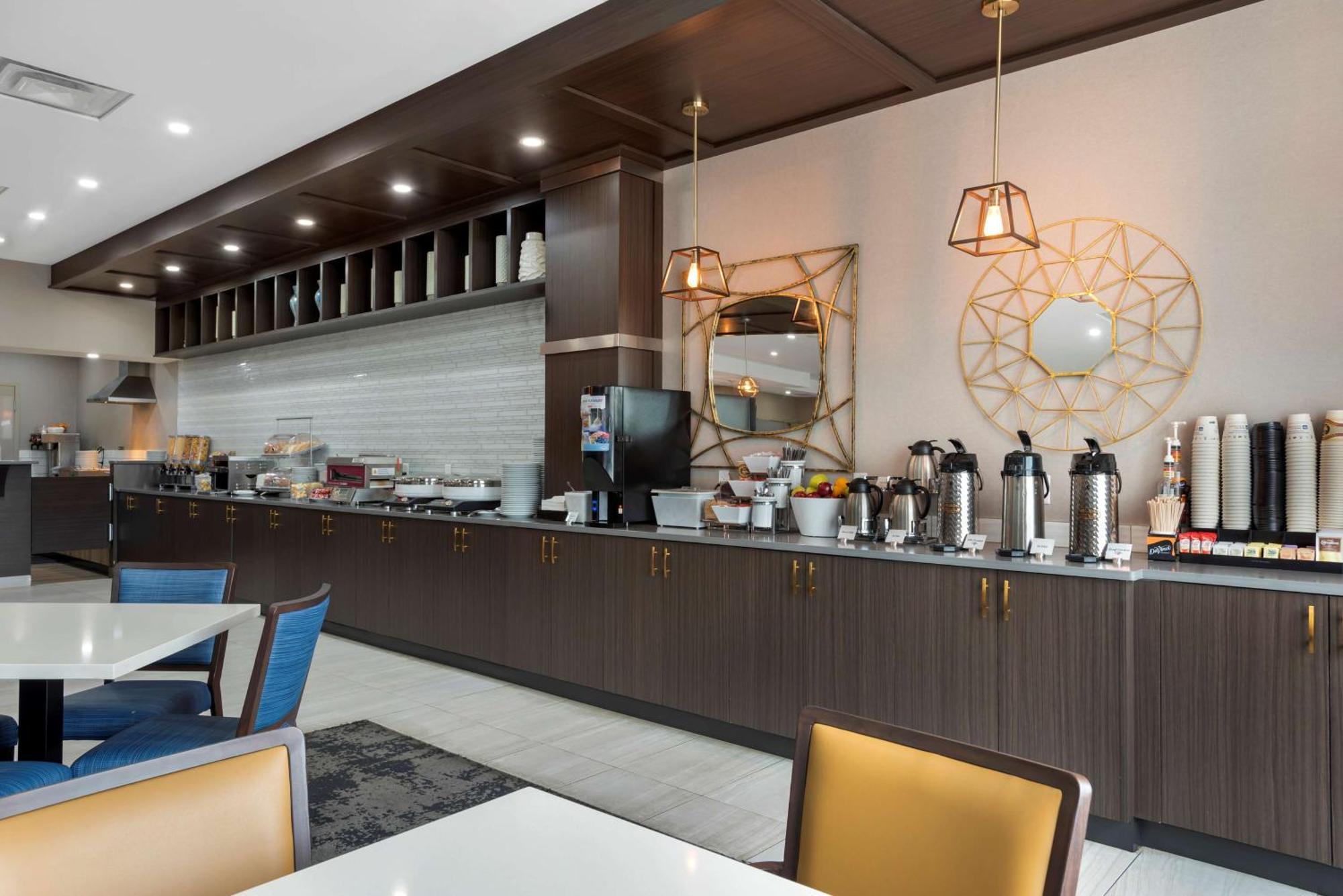 Best Western Premier Executive Residency メディシンハット エクステリア 写真